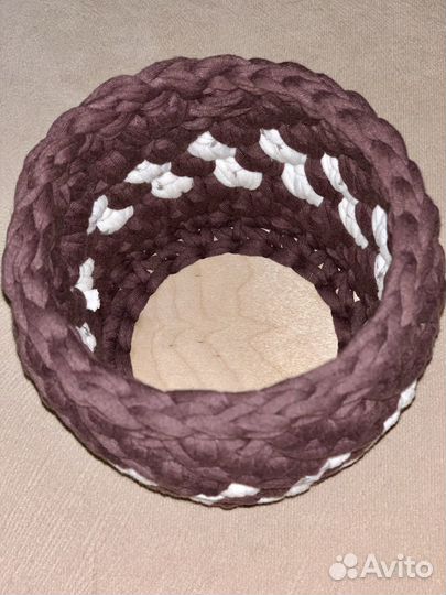 Вязаная интерьерная корзинка для хранения мелочей