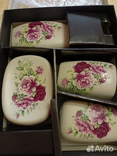 Набор аксессуаров для ванной комнаты 