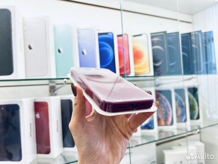 Чехол на iPhone 14 Pro, бордовый