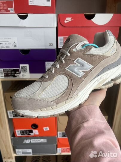 New Balance 2002R (10US)