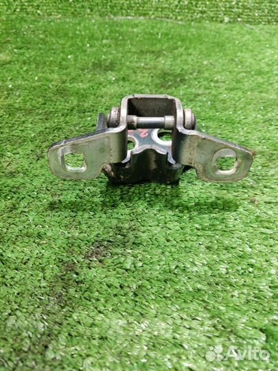 Петля двери Renault Logan