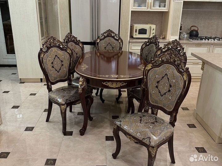 Стол и стулья