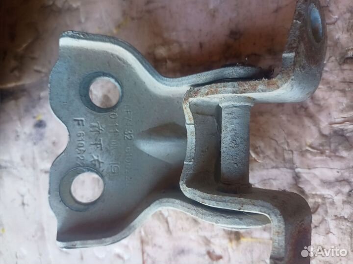 Петли передней правой двери Lifan Smily