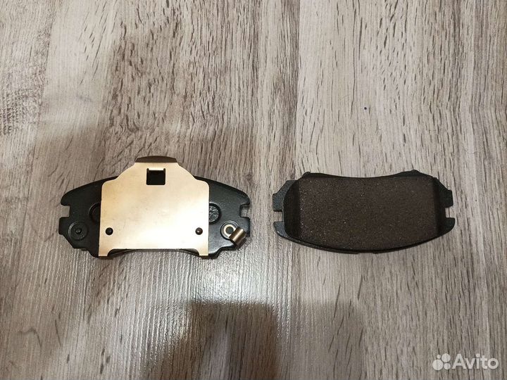 Тормозные колодки передние