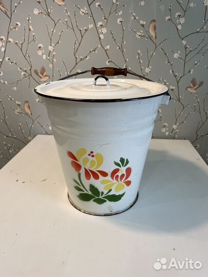 Эмалированное ведро с крышкой, 10 л