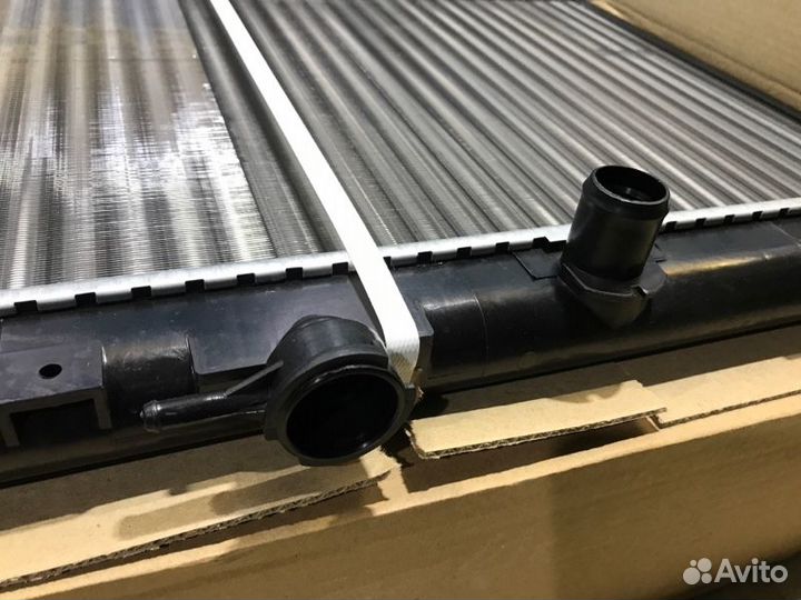 Радиатор охлаждения Nissan Primera P12