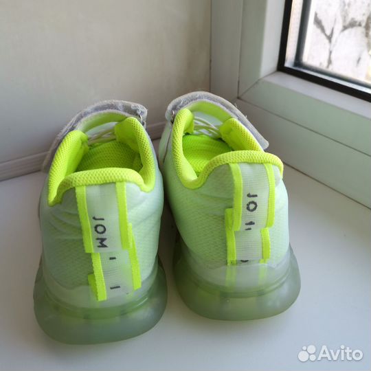 Кроссовки для девочки