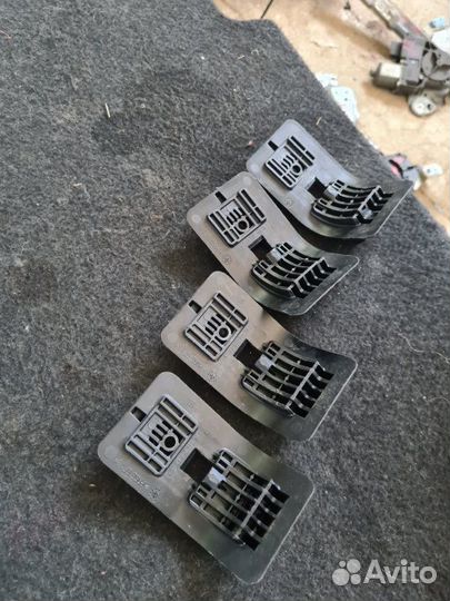 Крепление сиденья заднее Peugeot 308 хэтчбек 1.6