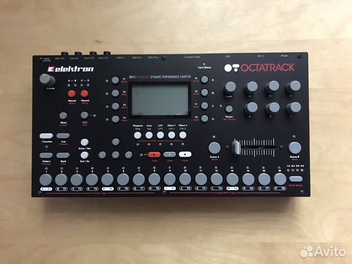 Семплер Elektron Octatrack