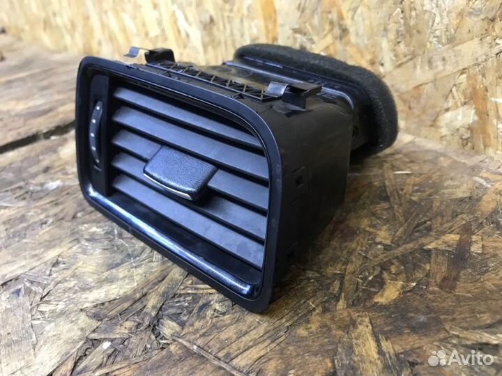 Дефлектор воздушный передний правый Volkswagen