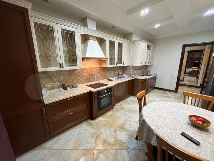 2-к. квартира, 100 м², 11/18 эт.