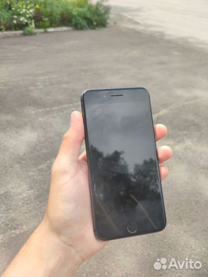 iPhone 8 Plus, 64 ГБ