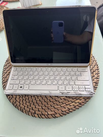 Планшет Acer Iconia W700 c клавиатурой