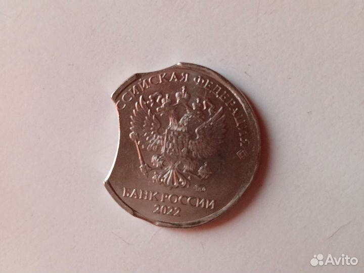 Продам монету с заводским браком