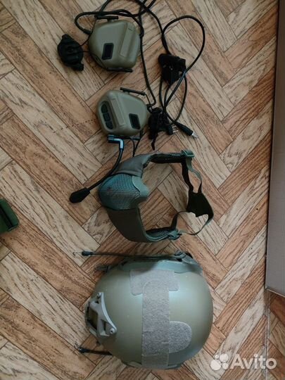 Тактический шлем и наушники
