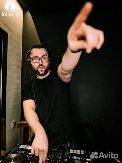 Диджей, звукорежиссер