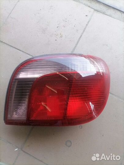 Задние фонарь Toyota vitz