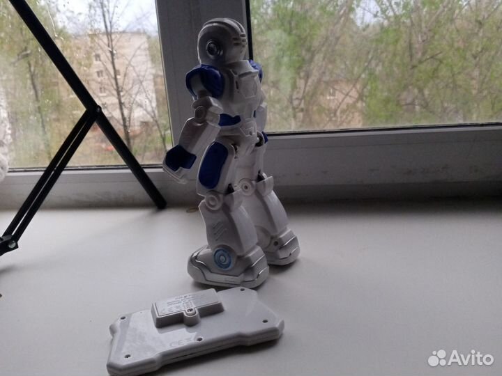 Игрушка робот