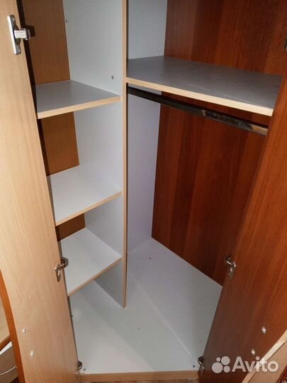 Детский уголок с кроватью и столом