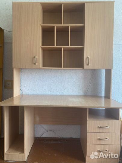 Компьютернвй стол с полками