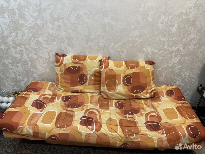 Диван 8 марта б/у