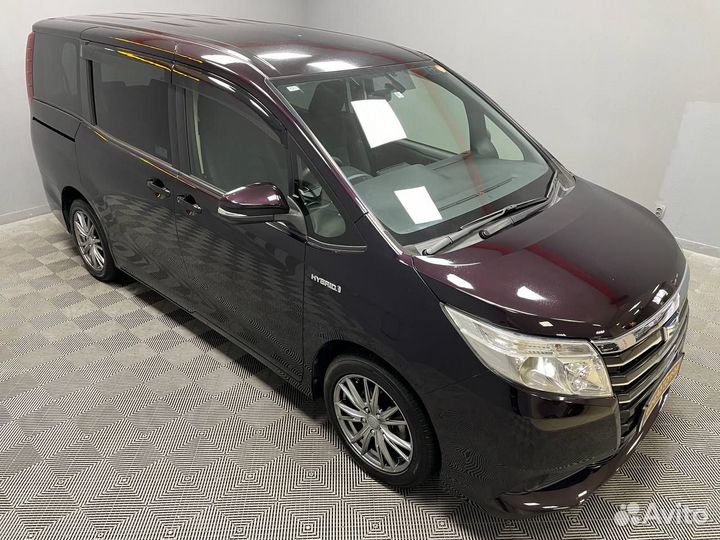 Toyota Noah, 2014