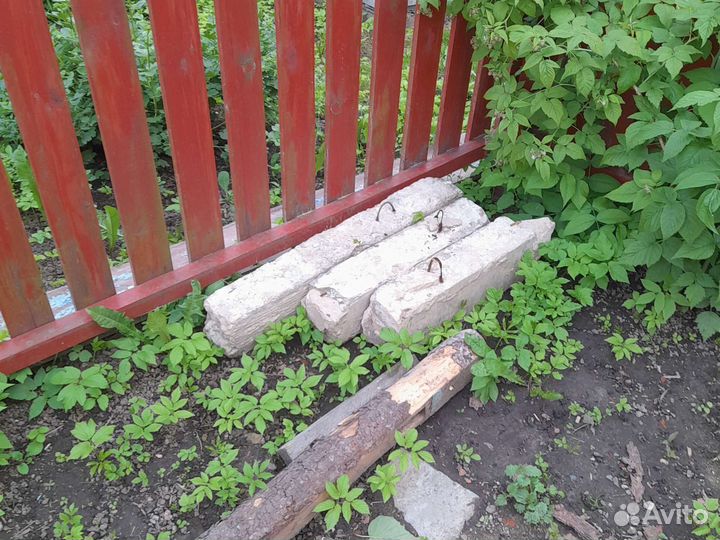 Бетонные блоки и кирпич бу