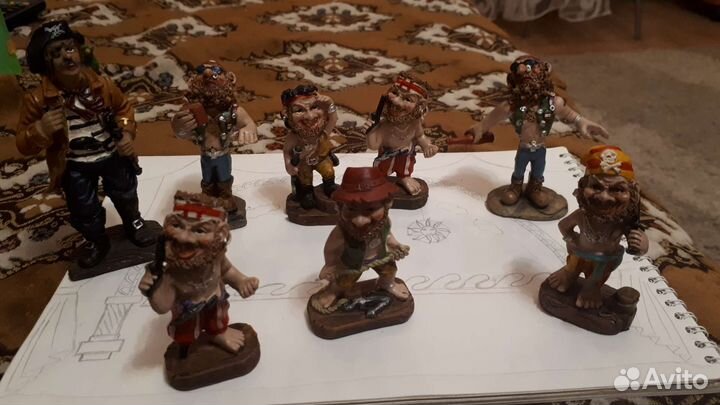 Коллекция фигурок пиратов