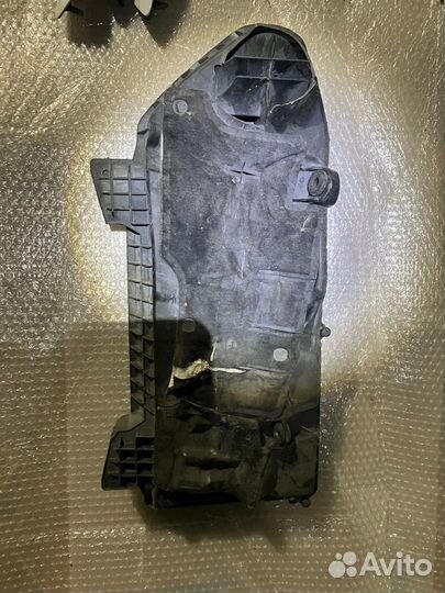 Корпус воздушного фильтра Mercedes-Benz W212 OM276