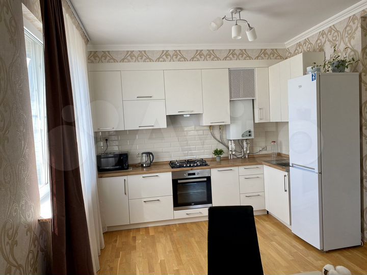 3-к. квартира, 100 м², 4/4 эт.
