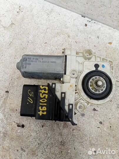 Моторчик заднего правого стеклоподъемника Volkswagen Golf 5