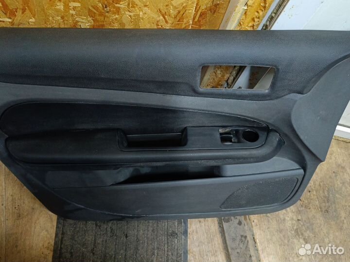 Передняя левая карта двери фокус 2