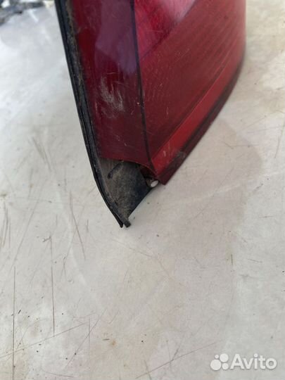 Фонарь задний левый Toyota Vista