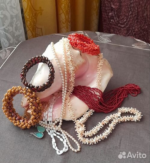 Бусы, браслеты
