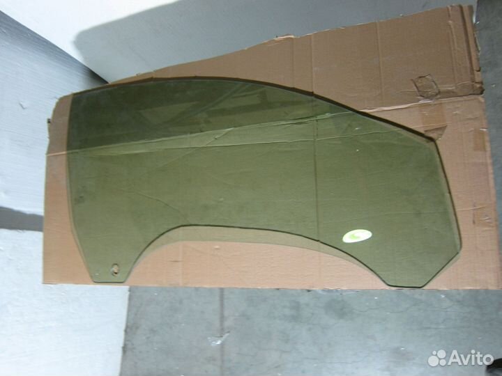 Стекло переднее правое Mercedes E C207 купе