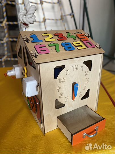 Бизиборд домик