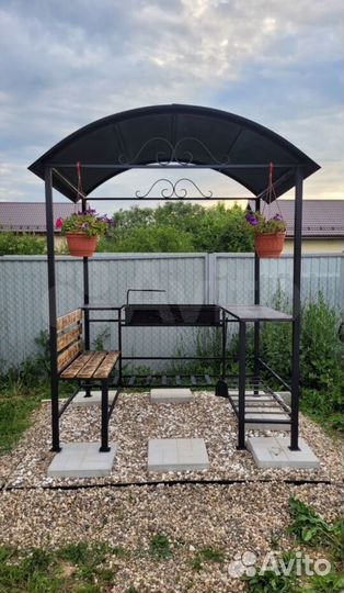 Мангал с крышей