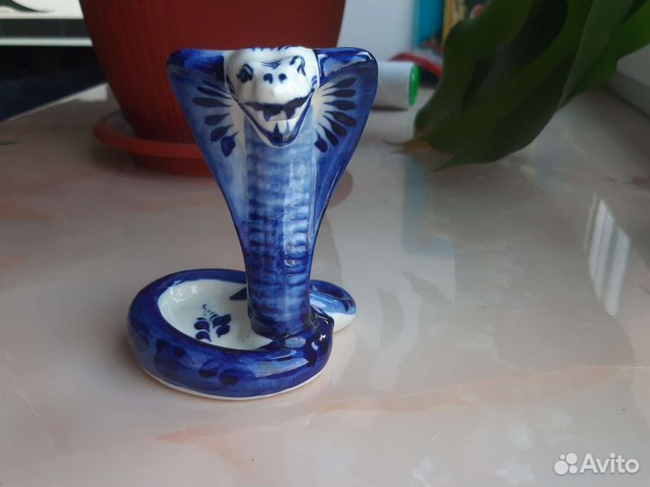 Фигурка змеи гжель
