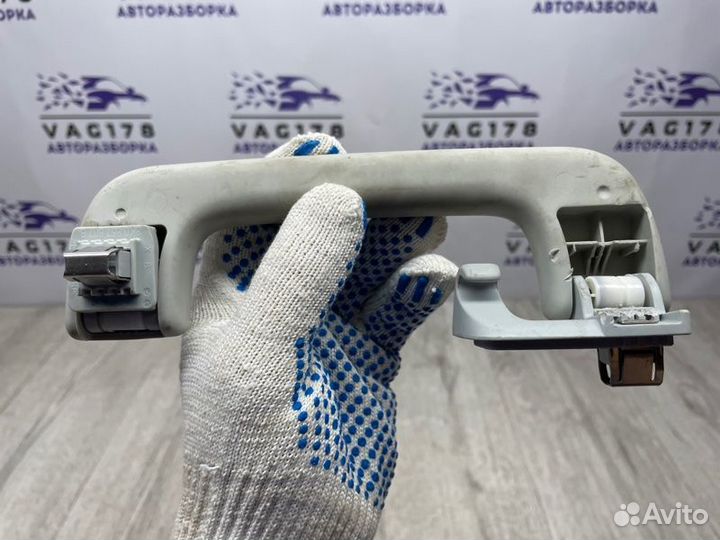 Ручка внутренняя потолочная задняя правая Skoda