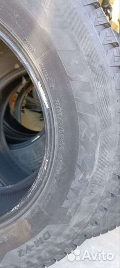 Bridgestone Blizzak DM-V2 215/70 R16