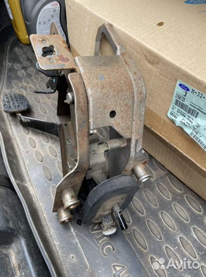 Педаль сцепления с главным цилиндром