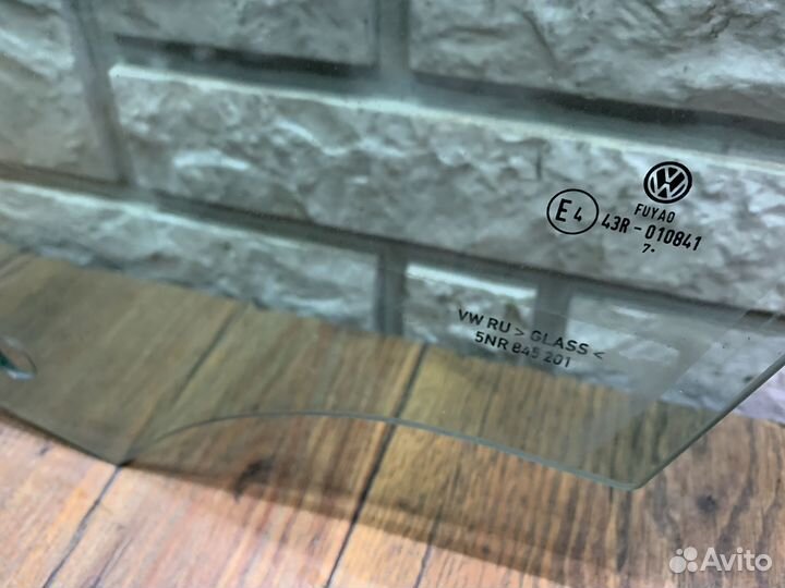 VW Tiguan 2 Стекло двери передней левой