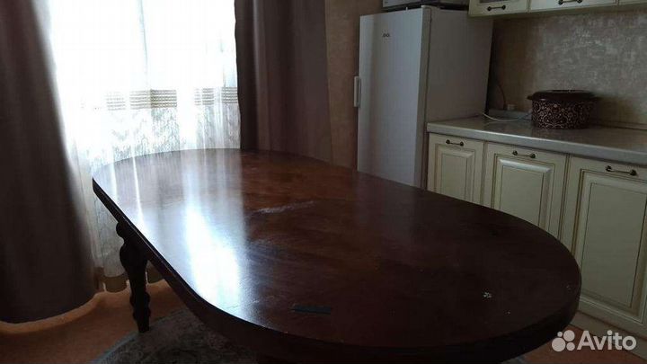 Стол и стулья