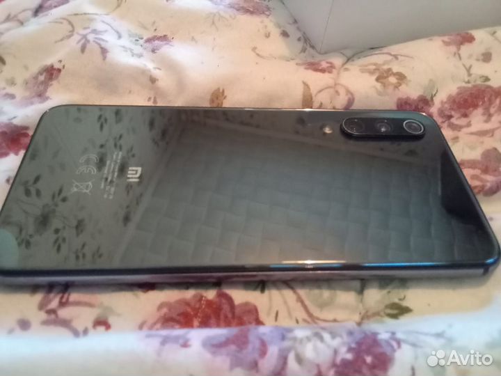 Xiaomi Mi 9 SE, 6/64 ГБ