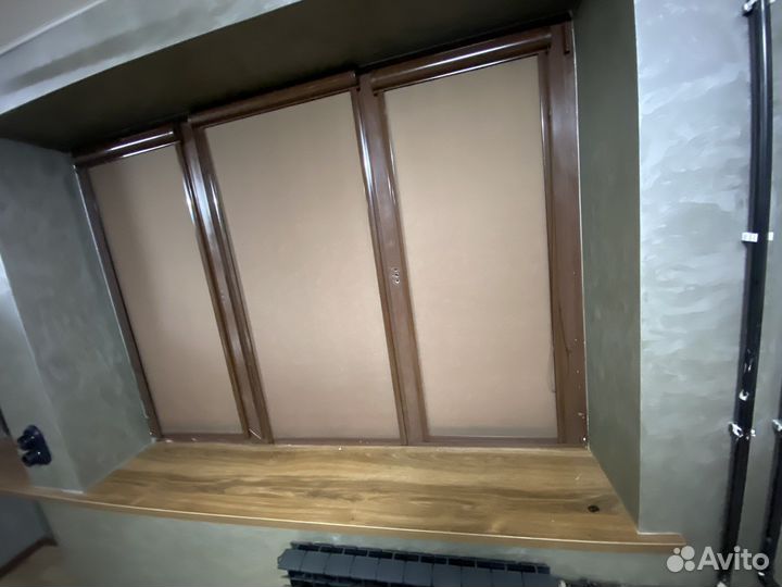 Рулонные шторы в кориченевом коробе