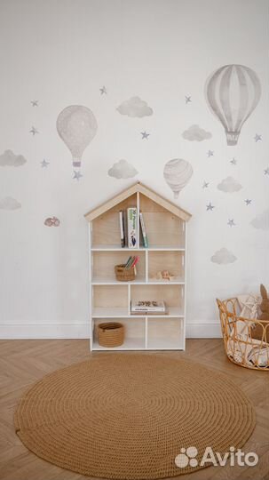 Стеллаж для детской комнаты из натурального дерева