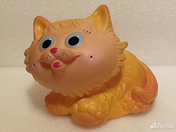 Игрушка. Кот. Большой. Высота - 14 см. Резина