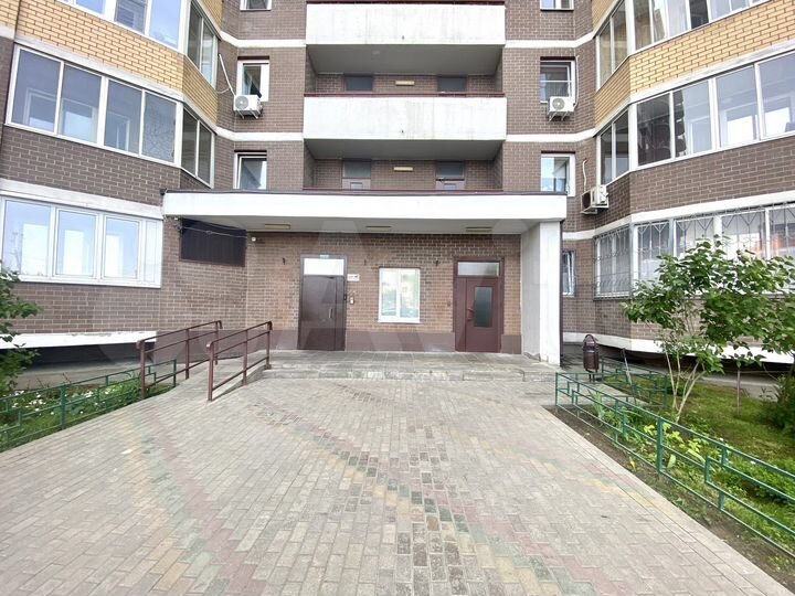 2-к. квартира, 82 м², 4/17 эт.