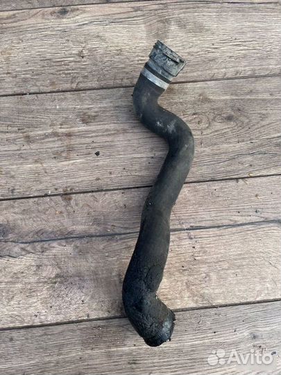 Патрубок охлаждения двигателя Mercedes-Benz S220