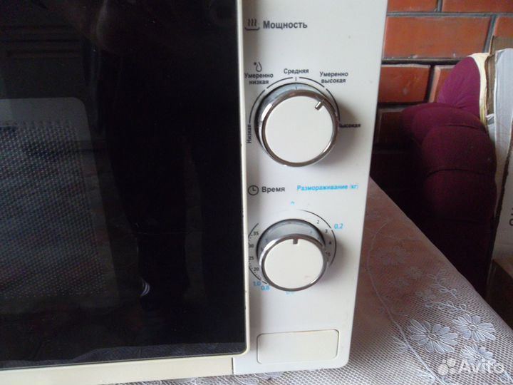 Свч микроволновая печь Midea MM720C4E-W